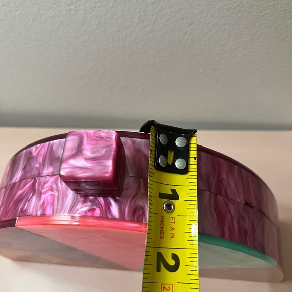 Clutch Meia Lua Multi Color Acrylic Clutch with Gold Metal Chain - Picture 6 of 6